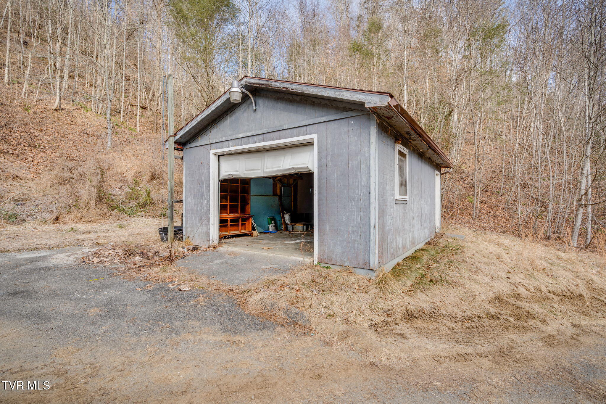228 Tiger Creek Road Roan Mountain, TN 37687 - Photo 10 of 38 018