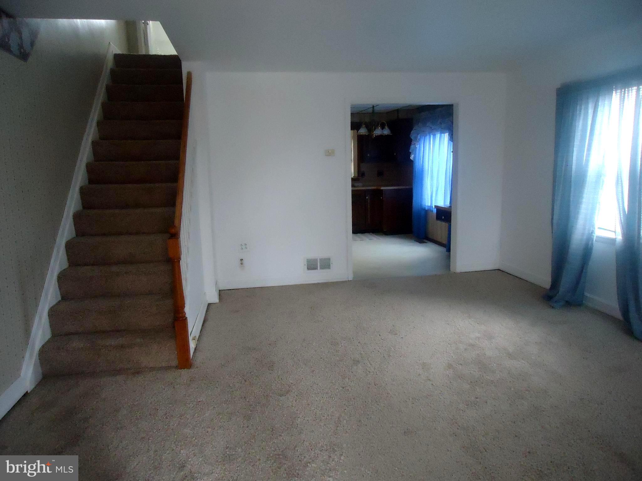 215 Orville Road Baltimore, MD 21221 - Photo 5 of 34 Living room