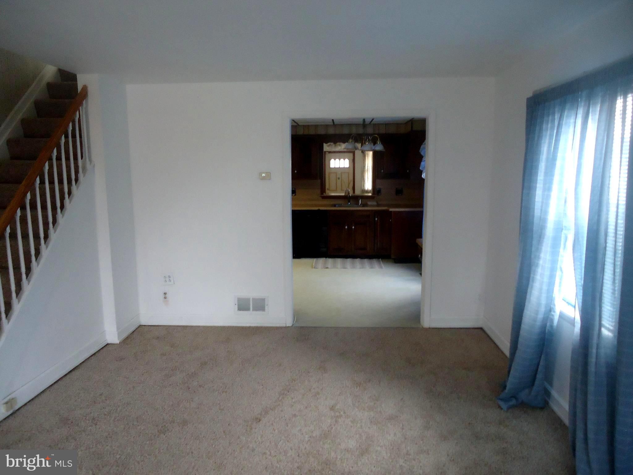 215 Orville Road Baltimore, MD 21221 - Photo 6 of 34 Living room