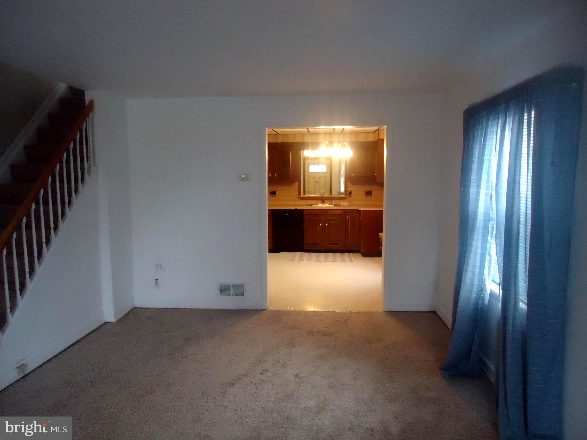 215 Orville Road Baltimore, MD 21221 - Photo 7 of 34 Living room