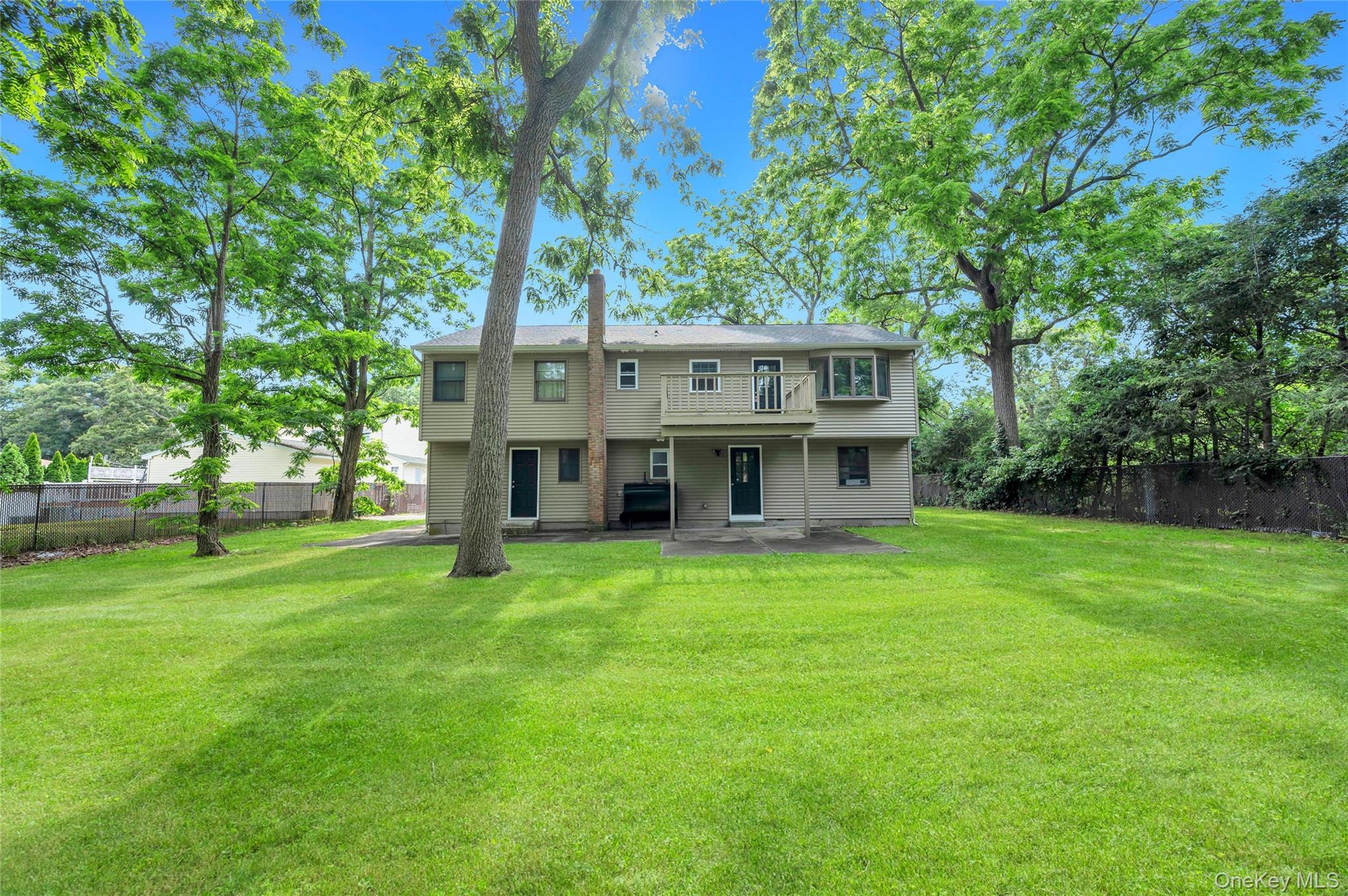 87 Holbrook Road Centereach, NY 11720 - Photo 32 of 33 Gallery Image 32