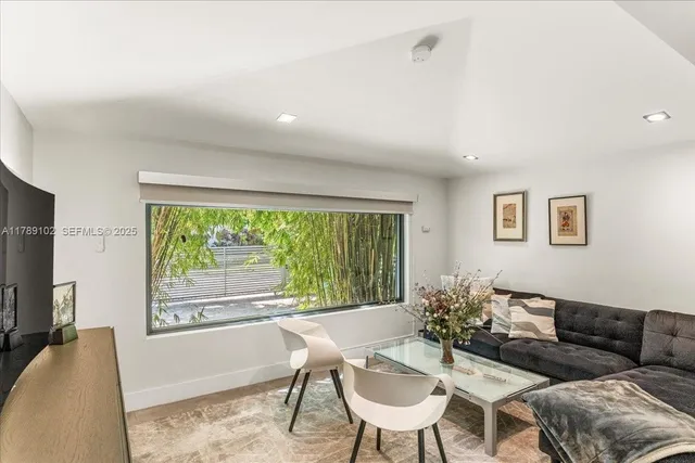 $5,100,000 | 635 Curtiswood Drive, Key Biscayne, FL 33149