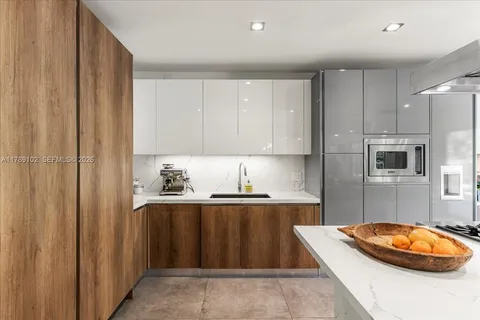 $5,100,000 | 635 Curtiswood Drive, Key Biscayne, FL 33149