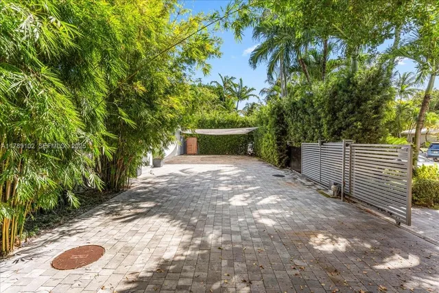 $5,100,000 | 635 Curtiswood Drive, Key Biscayne, FL 33149