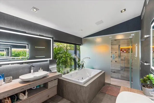 $5,100,000 | 635 Curtiswood Drive, Key Biscayne, FL 33149