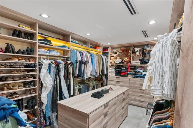 $5,100,000 | 635 Curtiswood Drive, Key Biscayne, FL 33149