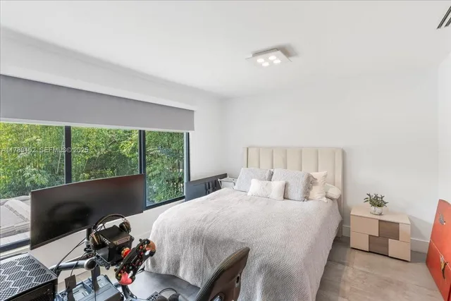 $5,100,000 | 635 Curtiswood Drive, Key Biscayne, FL 33149