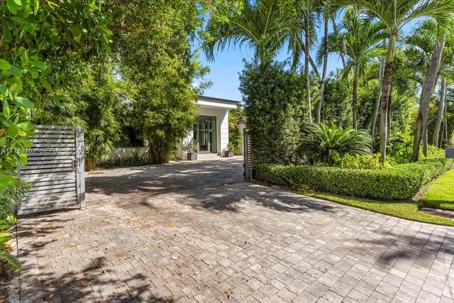$5,100,000 | 635 Curtiswood Drive, Key Biscayne, FL 33149