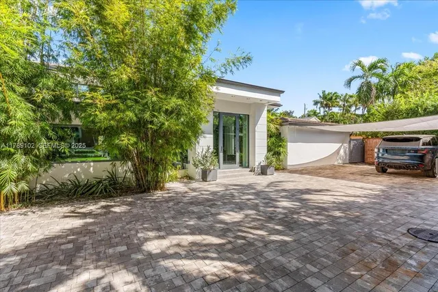$5,100,000 | 635 Curtiswood Drive, Key Biscayne, FL 33149