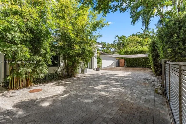 $5,100,000 | 635 Curtiswood Drive, Key Biscayne, FL 33149