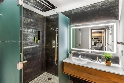 $5,100,000 | 635 Curtiswood Drive, Key Biscayne, FL 33149