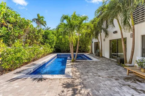$5,100,000 | 635 Curtiswood Drive, Key Biscayne, FL 33149