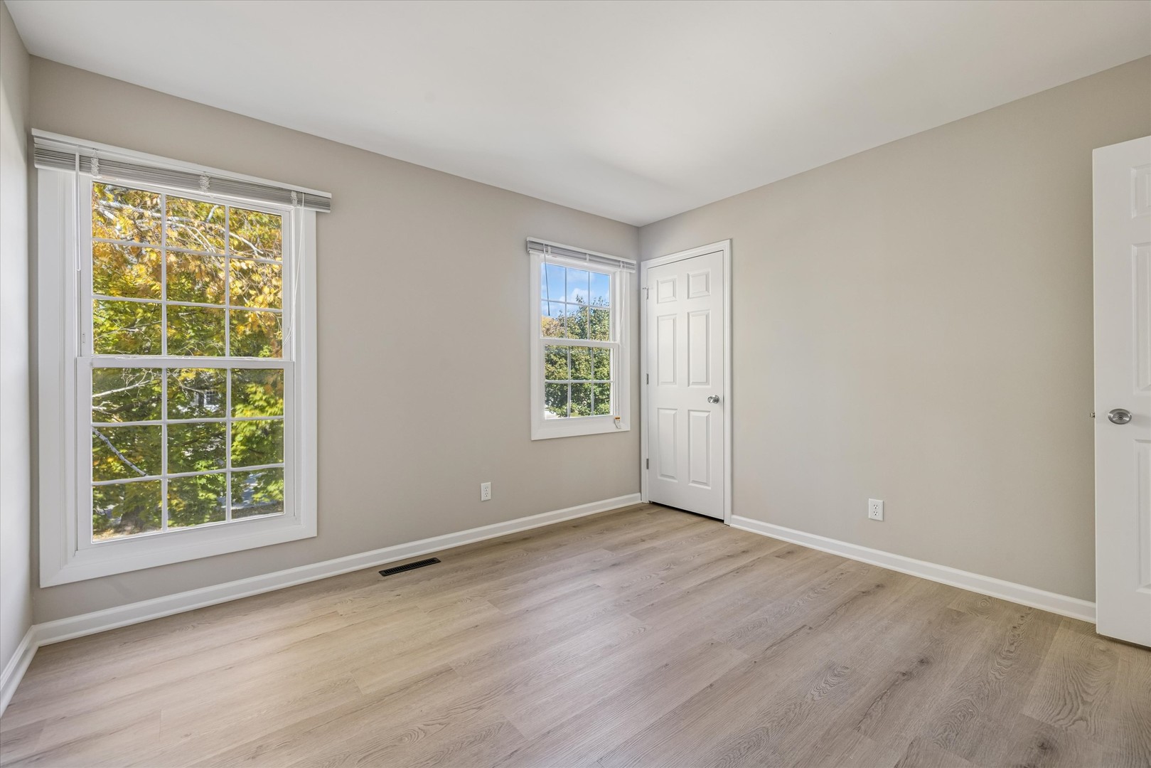 1041 Barlina Road Crystal Lake, IL 60014 - Photo 20 of 33