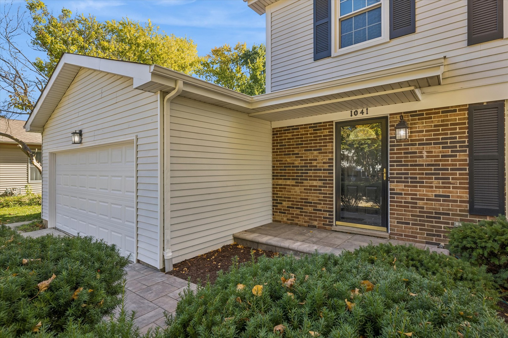 1041 Barlina Road Crystal Lake, IL 60014 - Photo 3 of 33