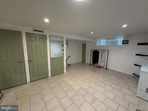a view of a garage