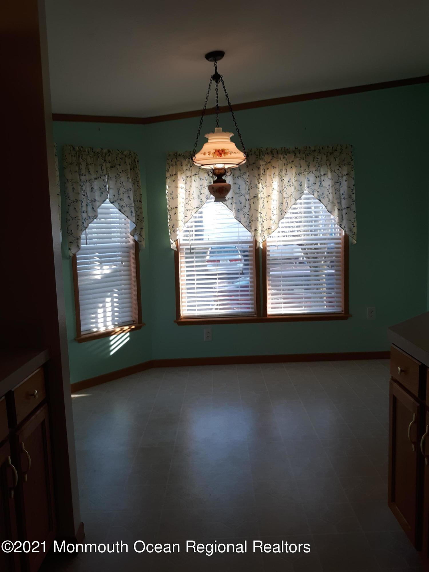 27 Village Road Morganville, NJ 07751 - Photo 8 of 17 27 village din 2