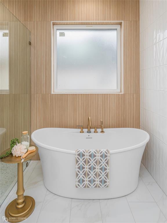 75 Turtle Creek Drive Benton, LA 71006 - Photo 14 of 32 a white bath tub sitting in a bathroom