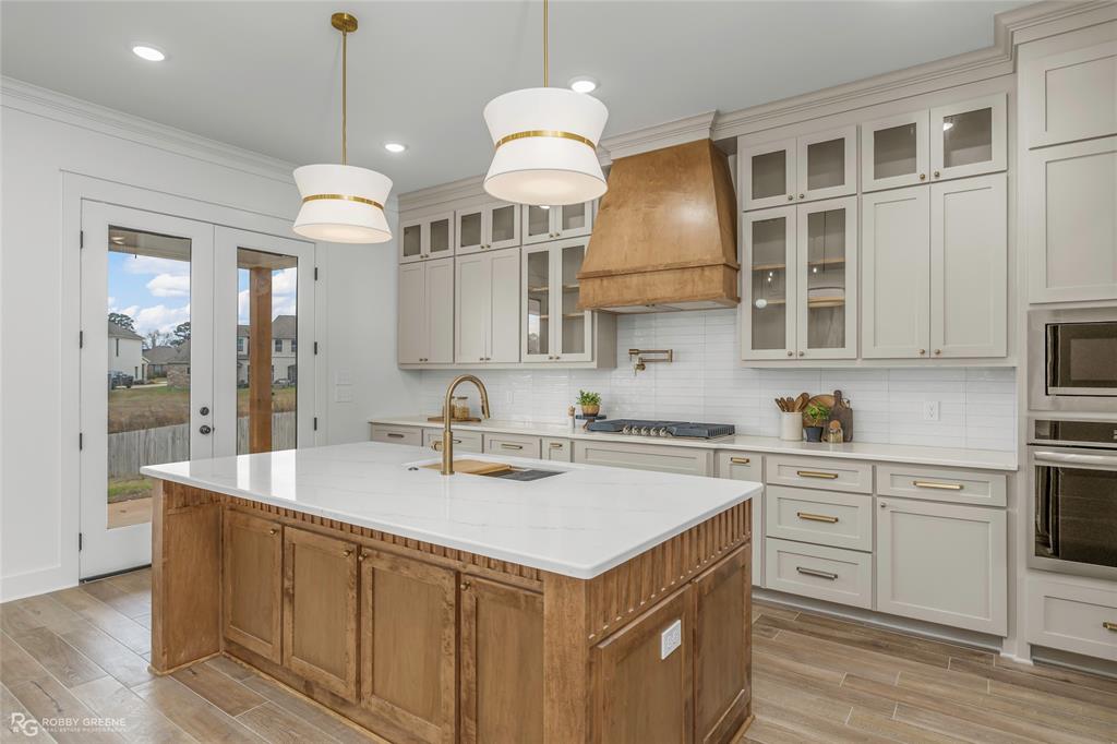 75 Turtle Creek Drive Benton, LA 71006 - Photo 5 of 32 a kitchen that has a lot of cabinets in it