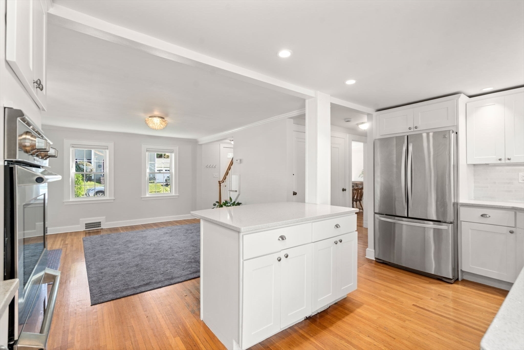 32 Grosvenor Road Waltham, MA 02453 - Photo 5 of 39