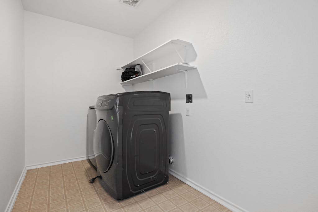 915 Satellite View Round Rock, TX 78665 - Photo 33 of 36 a utility room with dryer and washer