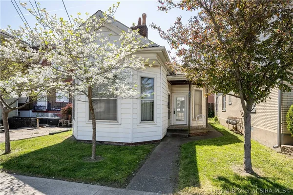$195,000 | 311 Wall Street, Jeffersonville, IN 47130