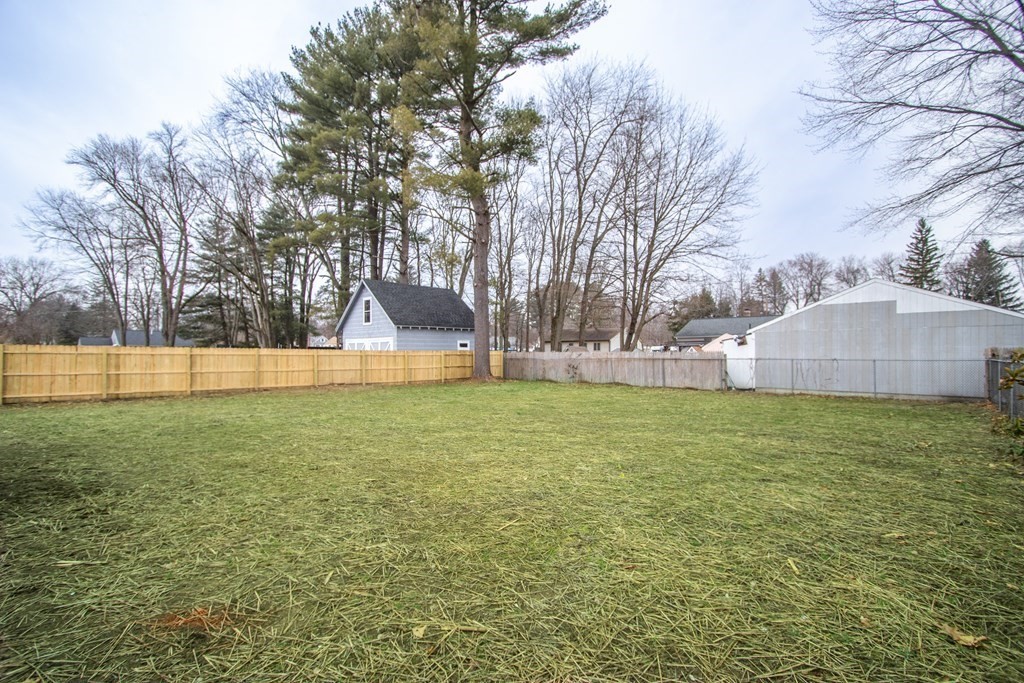 40 Vincent Street Springfield, MA 01129 - Photo 33 of 35 a view of a garden and basketball court
