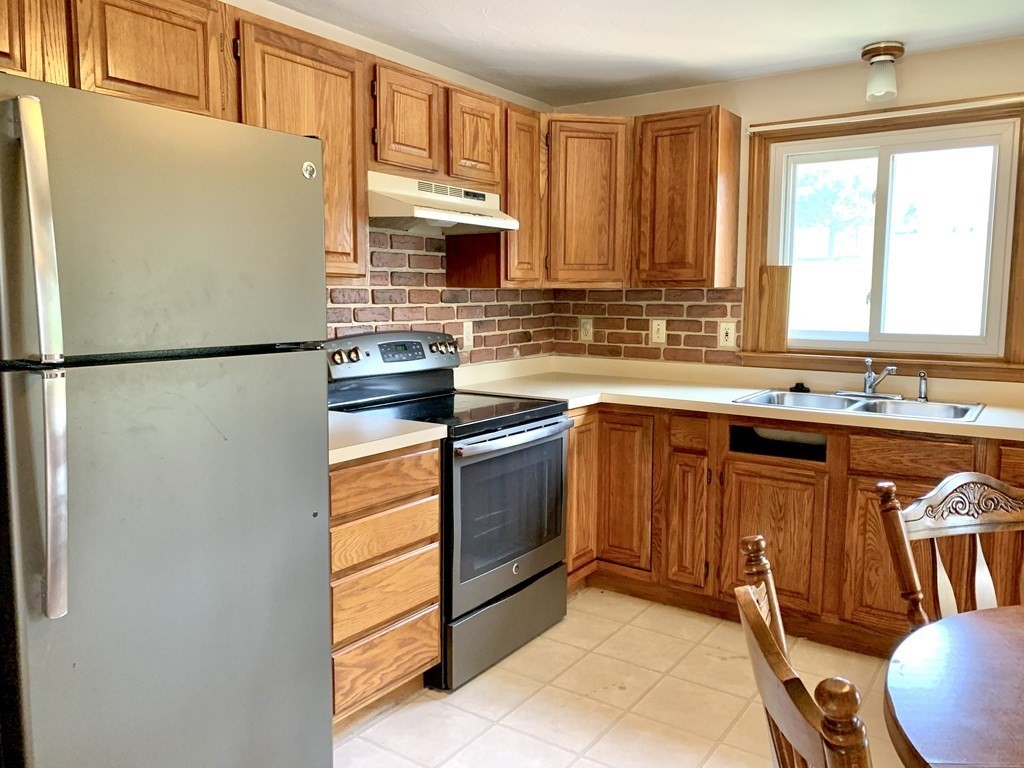 19 Naquag Street Rutland, MA 01543 - Photo 4 of 21