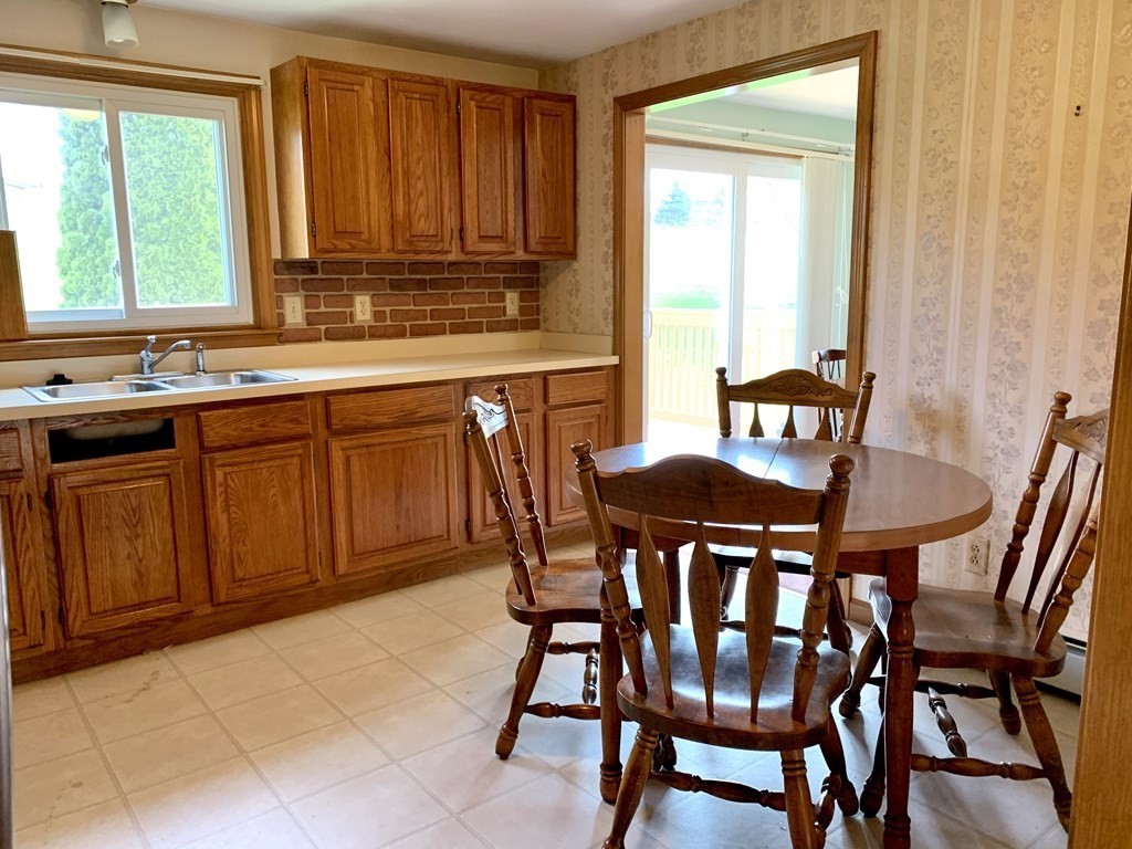 19 Naquag Street Rutland, MA 01543 - Photo 5 of 21
