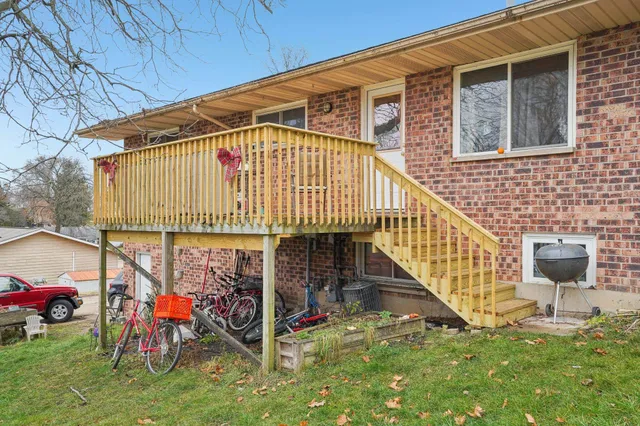 $390,000 | 101-103 West Garfield Street, Mount Horeb, WI 53572