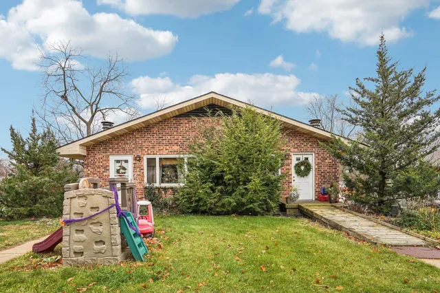 $390,000 | 101-103 West Garfield Street, Mount Horeb, WI 53572