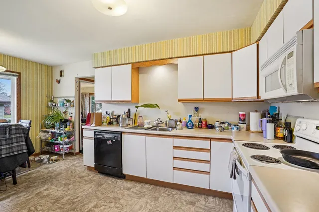 $390,000 | 101-103 West Garfield Street, Mount Horeb, WI 53572