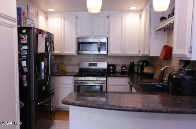 $3,375 | 2388 Royal Avenue, Unit 26, Simi Valley, CA 93065