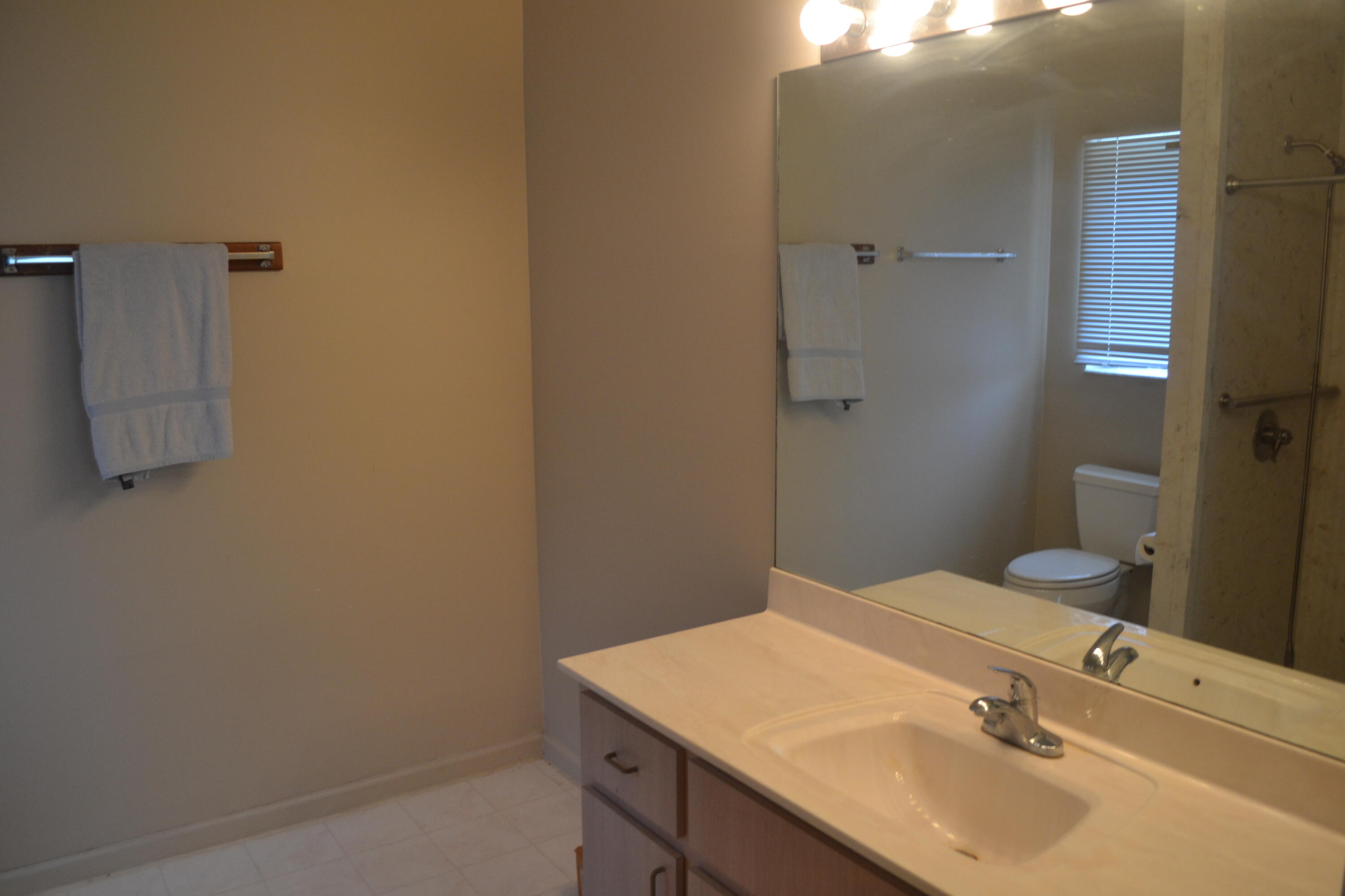 6310 Drake Street Jupiter, FL 33458 - Photo 9 of 17 Primary bath