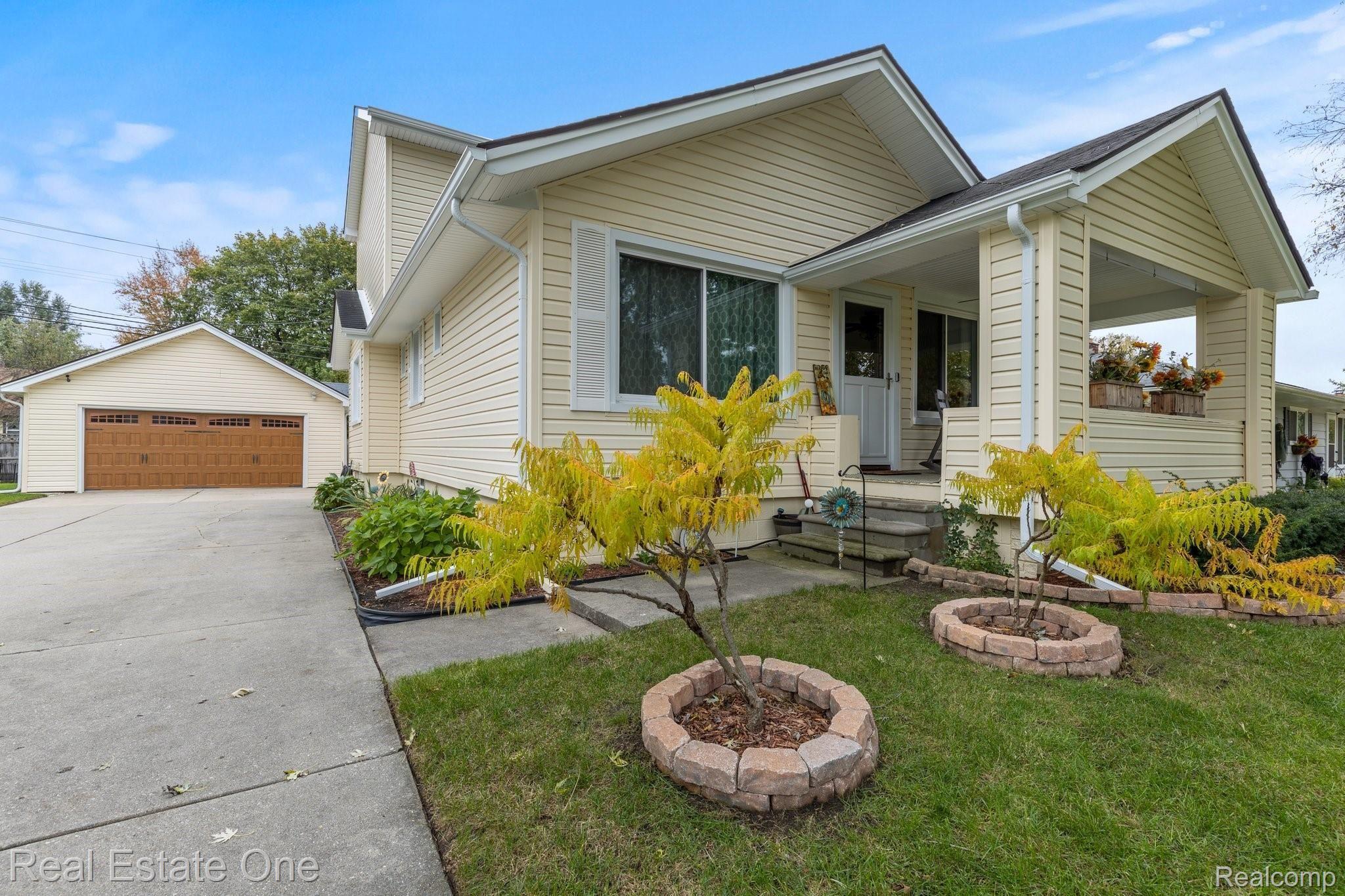 2721 Culbertson Avenue Rochester, MI 48307 - Photo 51 of 52 COME ON IN AND TAKE A LOOK!!