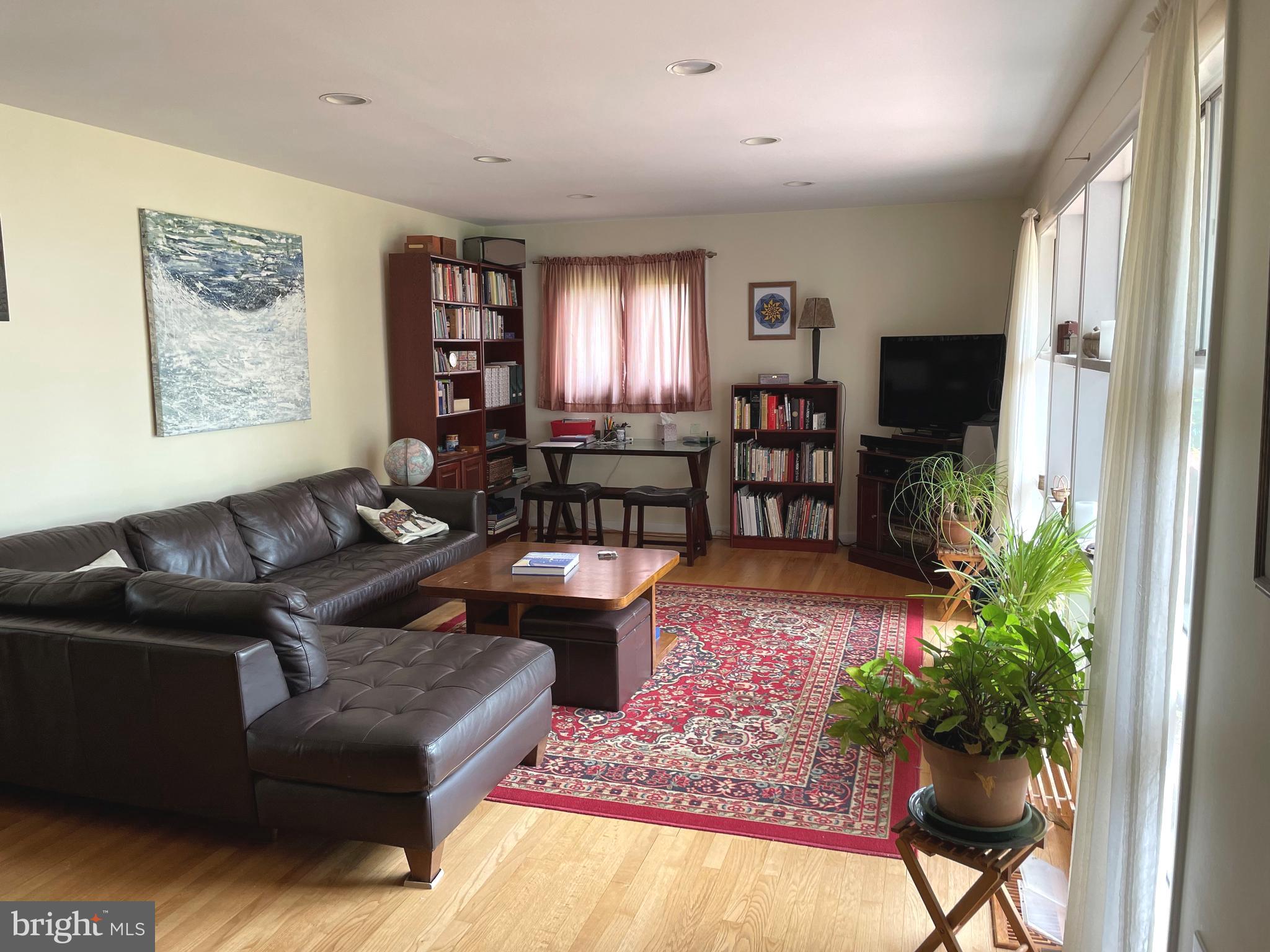 6903 Rosemont Drive McLean, VA 22101 - Photo 4 of 32 Family Room