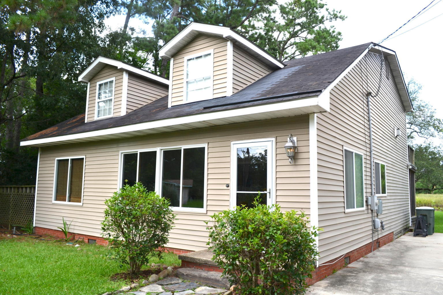 5936 Maple Street Hanahan, SC 29410 - Photo 2 of 44 20180823153519490344000000-o