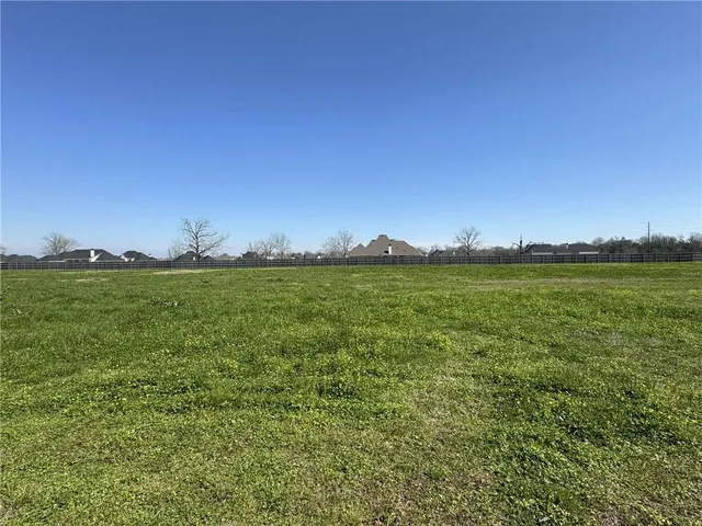 $229,500 | 165 Versailles Boulevard, Alexandria, LA 71303