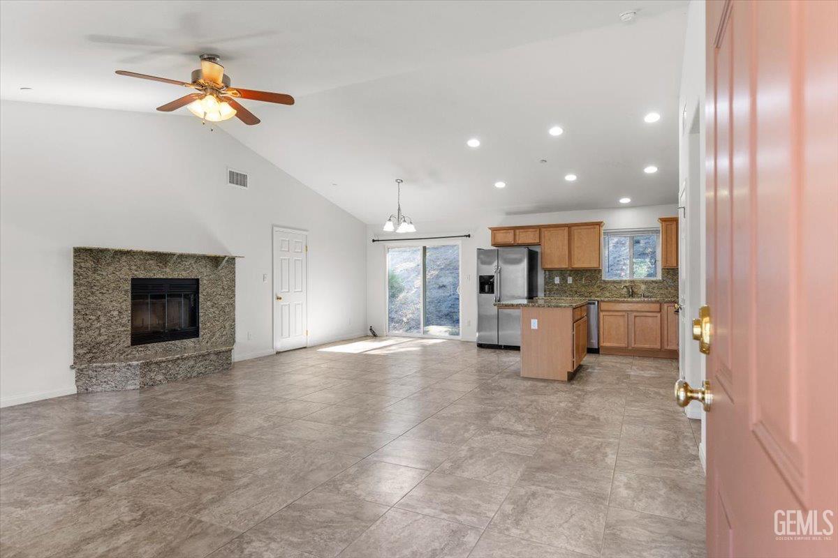 Undisclosed Address Tehachapi, CA 93561 - Photo 4 of 40