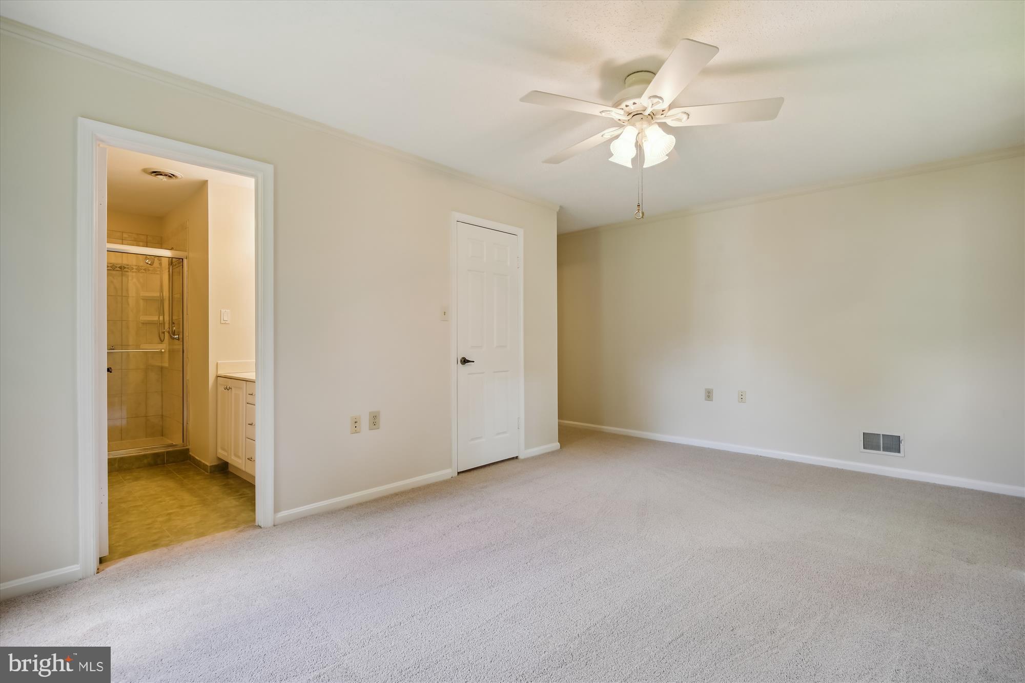 2570 Golfers Ridge Road Annapolis, MD 21401 - Photo 20 of 40 Primary Suite