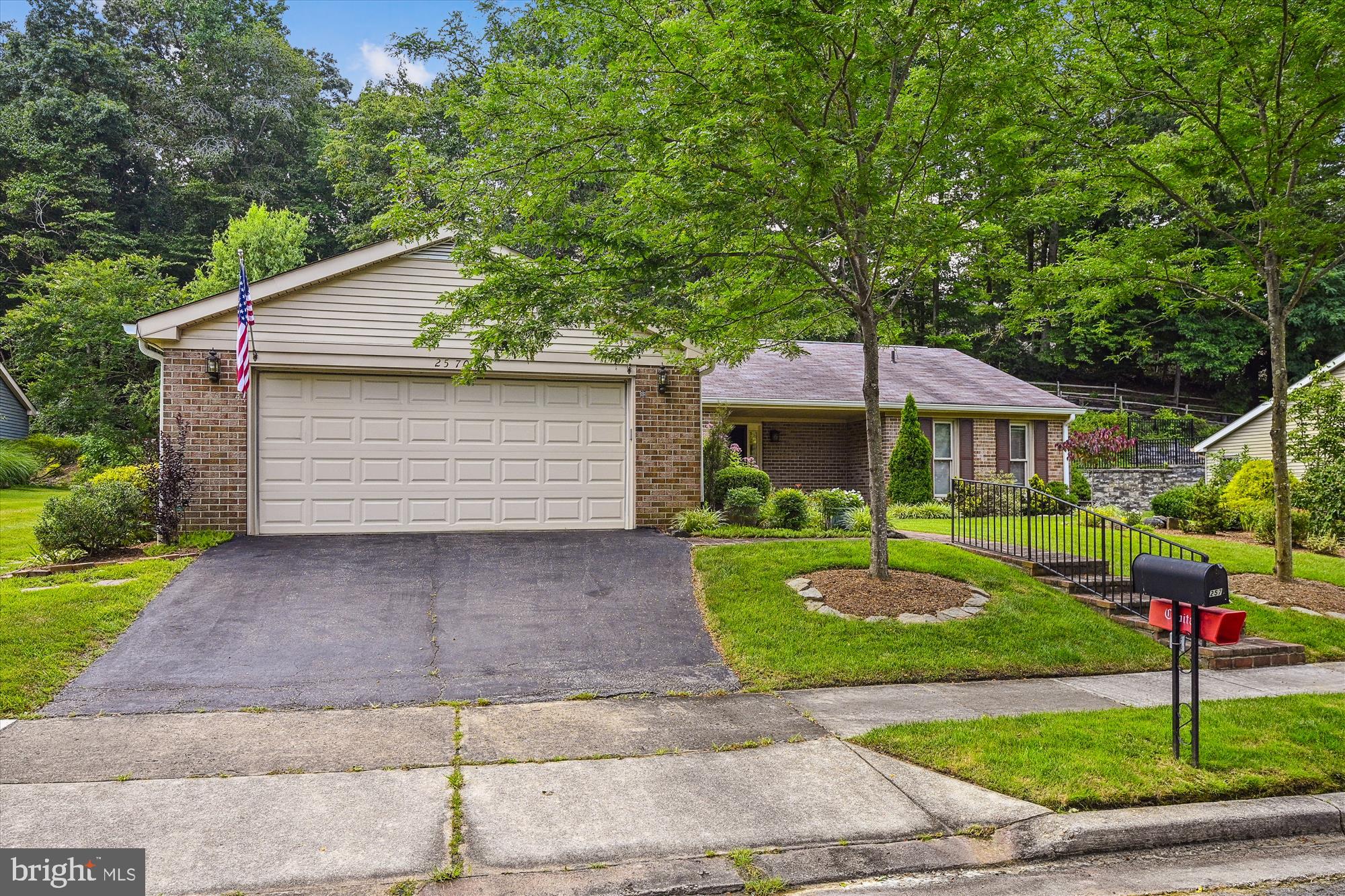 2570 Golfers Ridge Road Annapolis, MD 21401 - Photo 3 of 40 Spacious two car garage