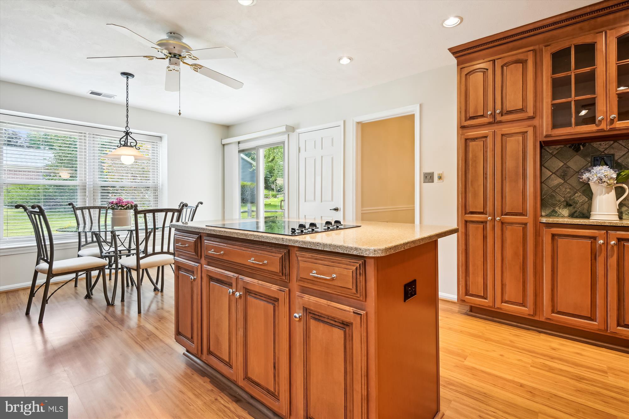 2570 Golfers Ridge Road Annapolis, MD 21401 - Photo 9 of 40 Bright Kitchen