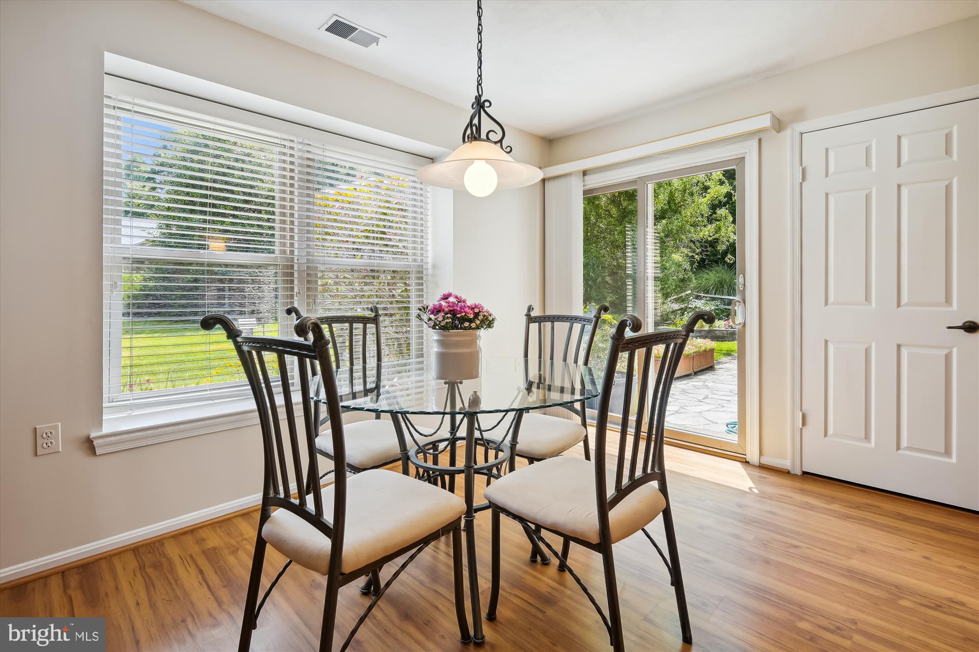 2570 Golfers Ridge Road Annapolis, MD 21401 - Photo 10 of 40 Kitchen with access to the Patio