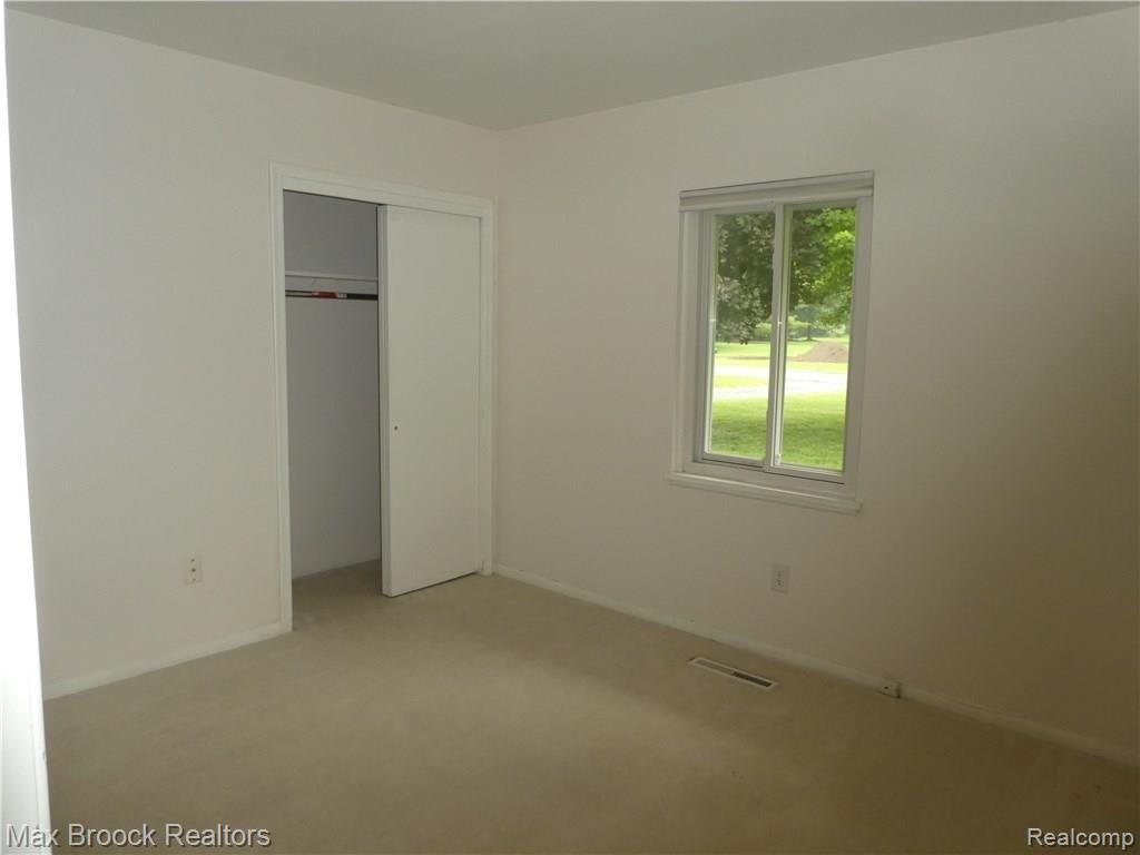 2458 West Square Lake Road West Bloomfield, MI 48324 - Photo 10 of 19