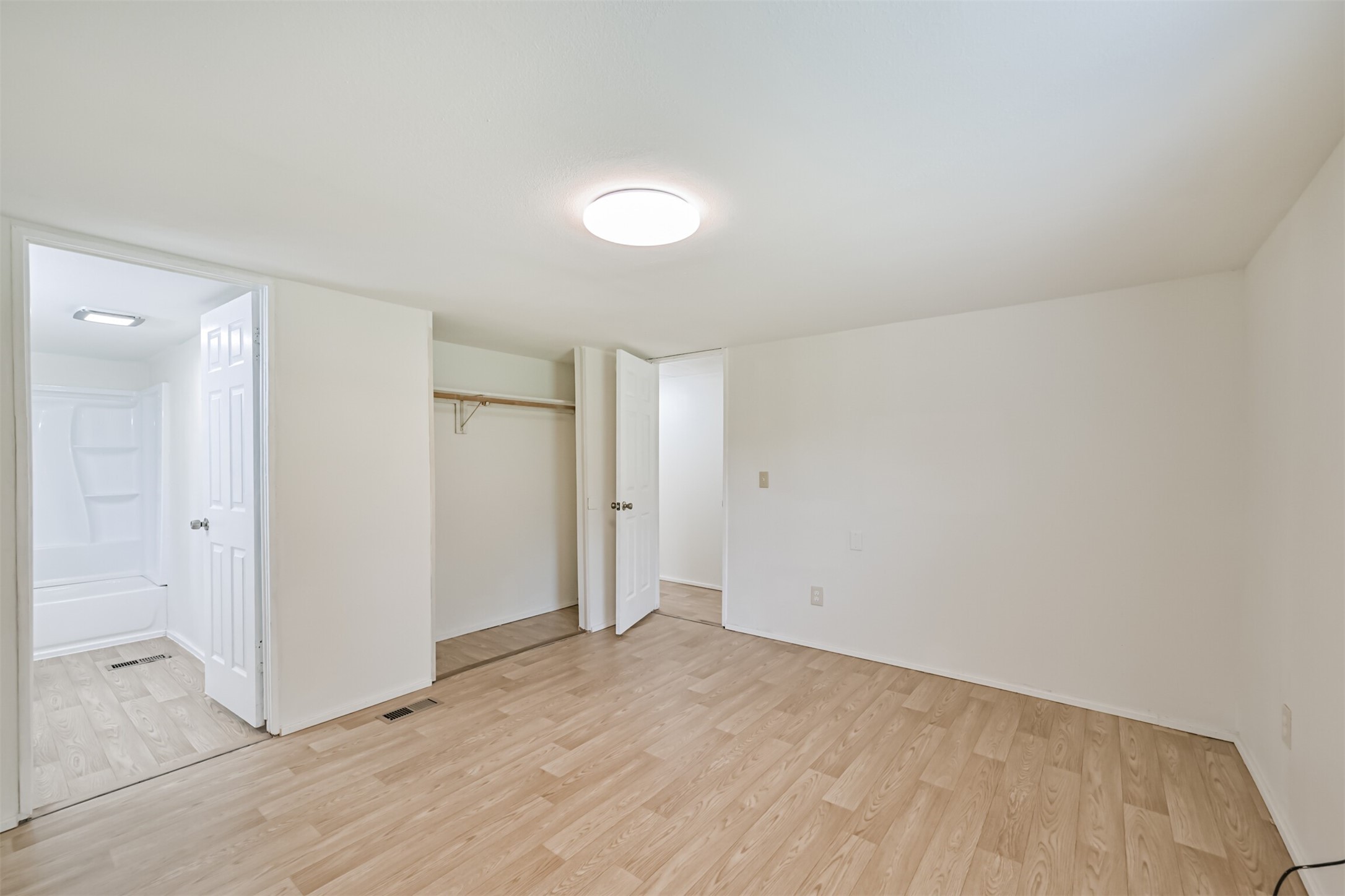 1749 Max Road, Unit 4 Pearland, TX 77581 - Photo 19 of 33 Primary Bedroom