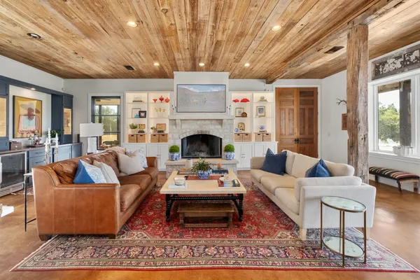 $10,000 | 2300 West Fitzhugh Road, Dripping Springs, TX 78620