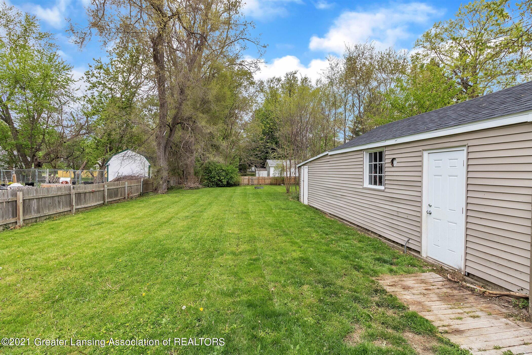 1712 West Miller Road Lansing, MI 48911 - Photo 23 of 26 23-1712 W Miller Rd-WindowStill-Real-Est
