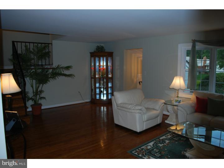 2414 Knowles Road Wilmington, DE 19810 - Photo 11 of 19 Living Room