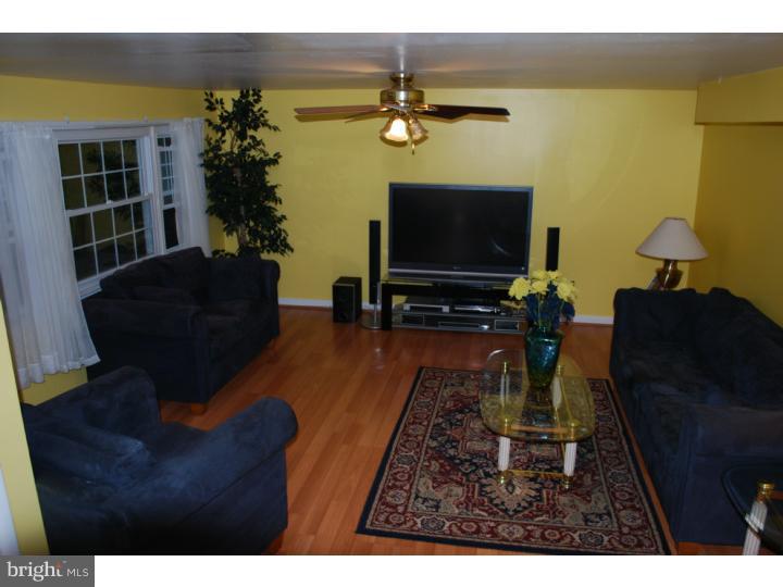 2414 Knowles Road Wilmington, DE 19810 - Photo 12 of 19 Family Room
