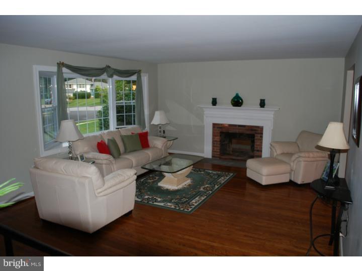 2414 Knowles Road Wilmington, DE 19810 - Photo 9 of 19 Living Room