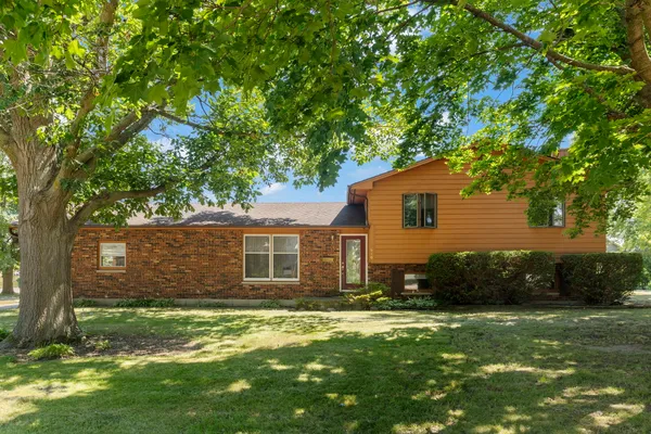 $397,500 | 640 Fairway Lane, Sycamore, IL 60178